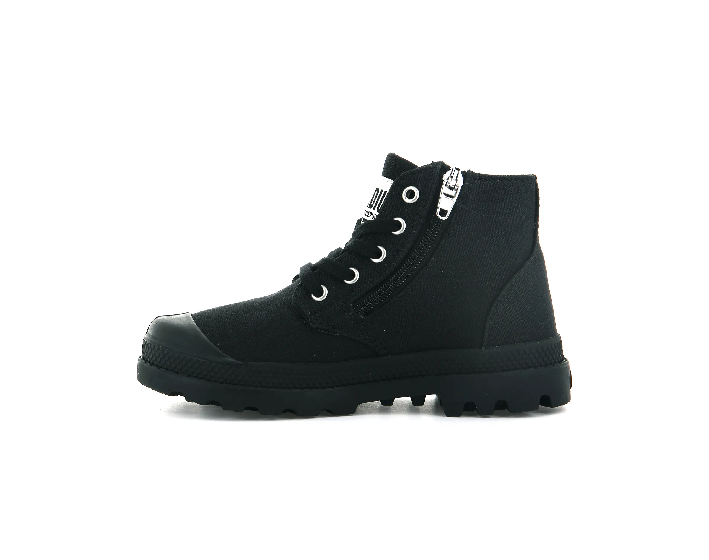 56673-001-M | PAMPA HI CANVAS | BLACK/BLACK