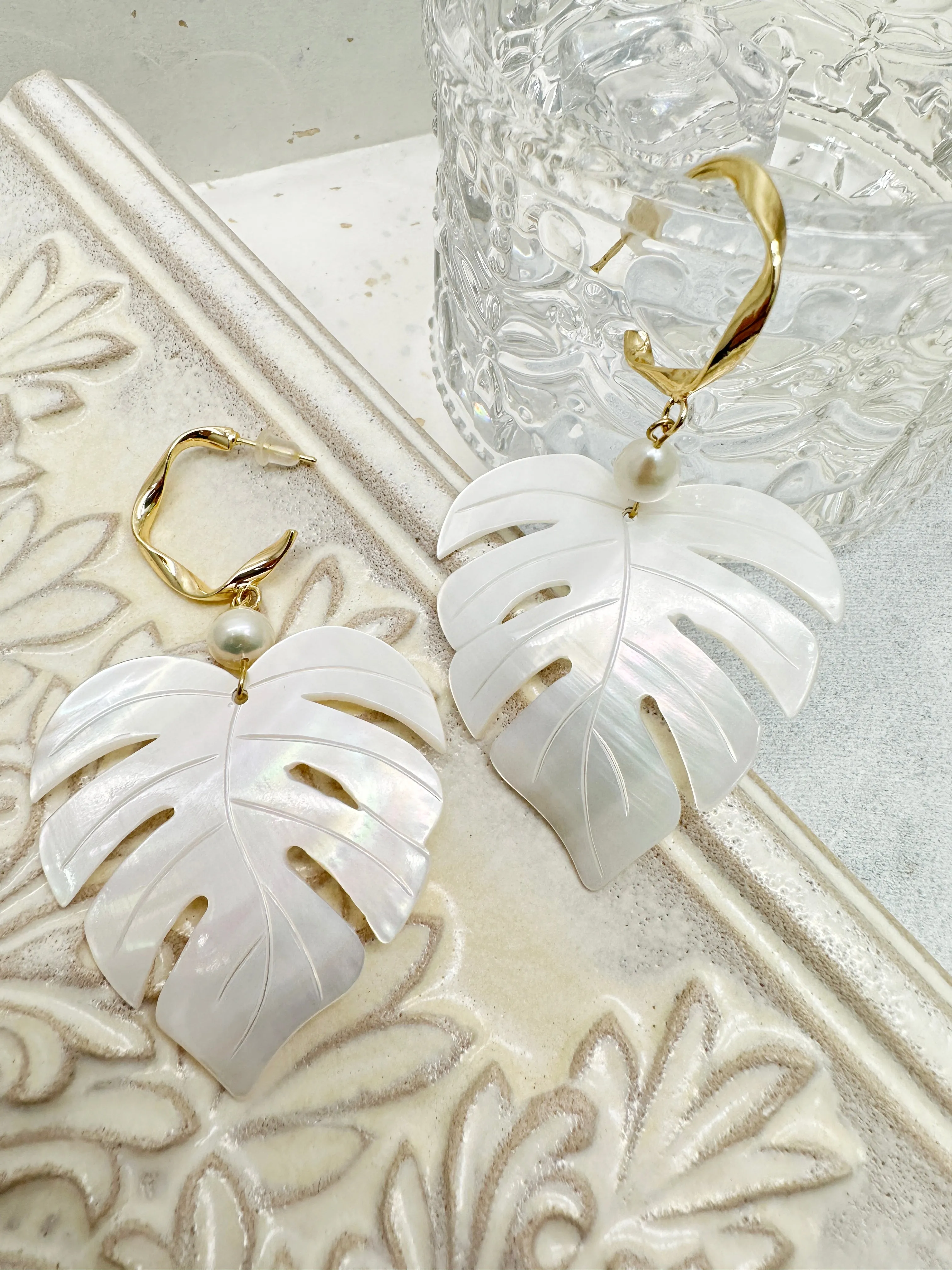 Leaves Shaped Shell with Pearls Chunky Earrings LE038