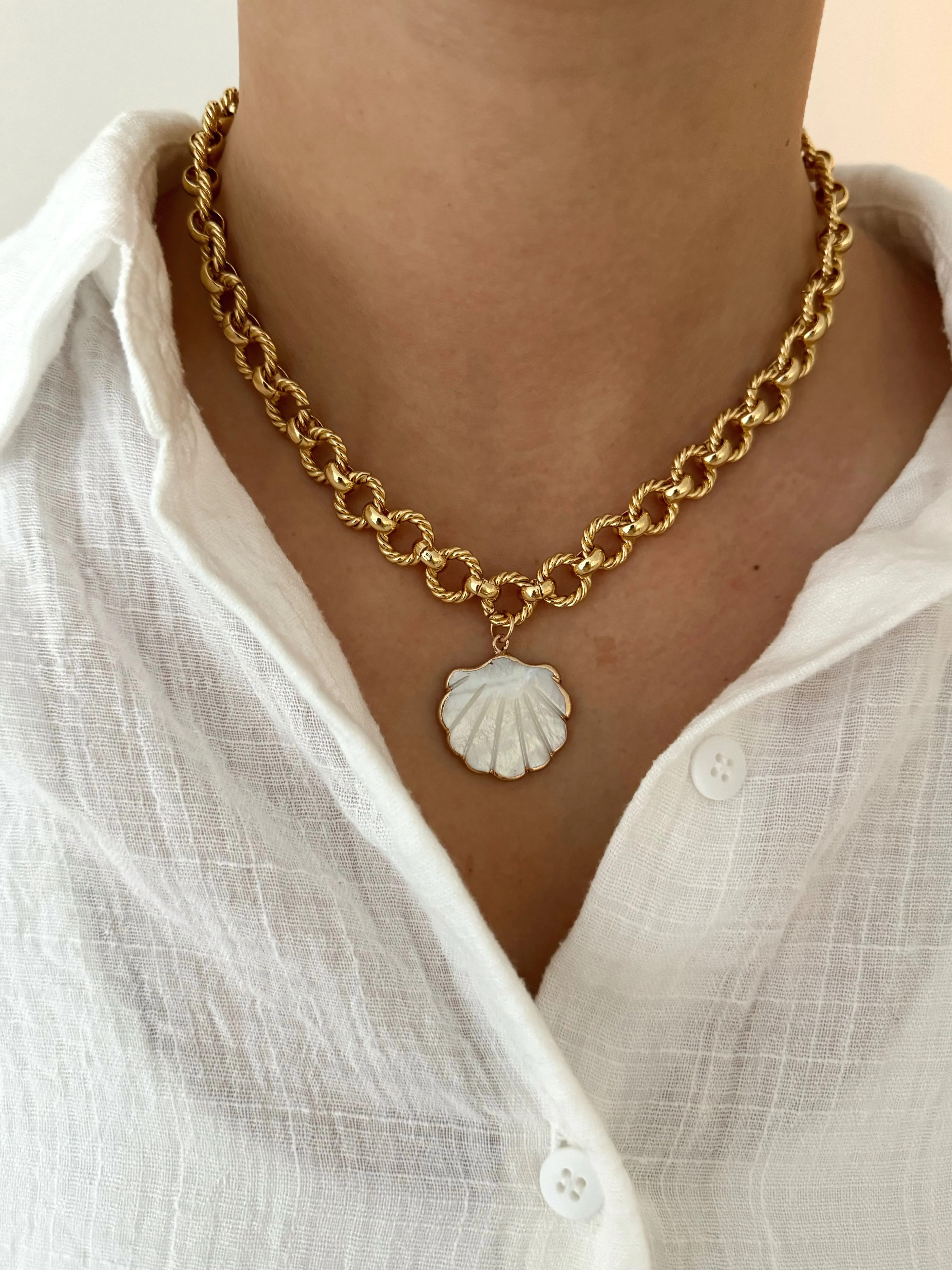 SOUTH HILL SHELL NECKLACE